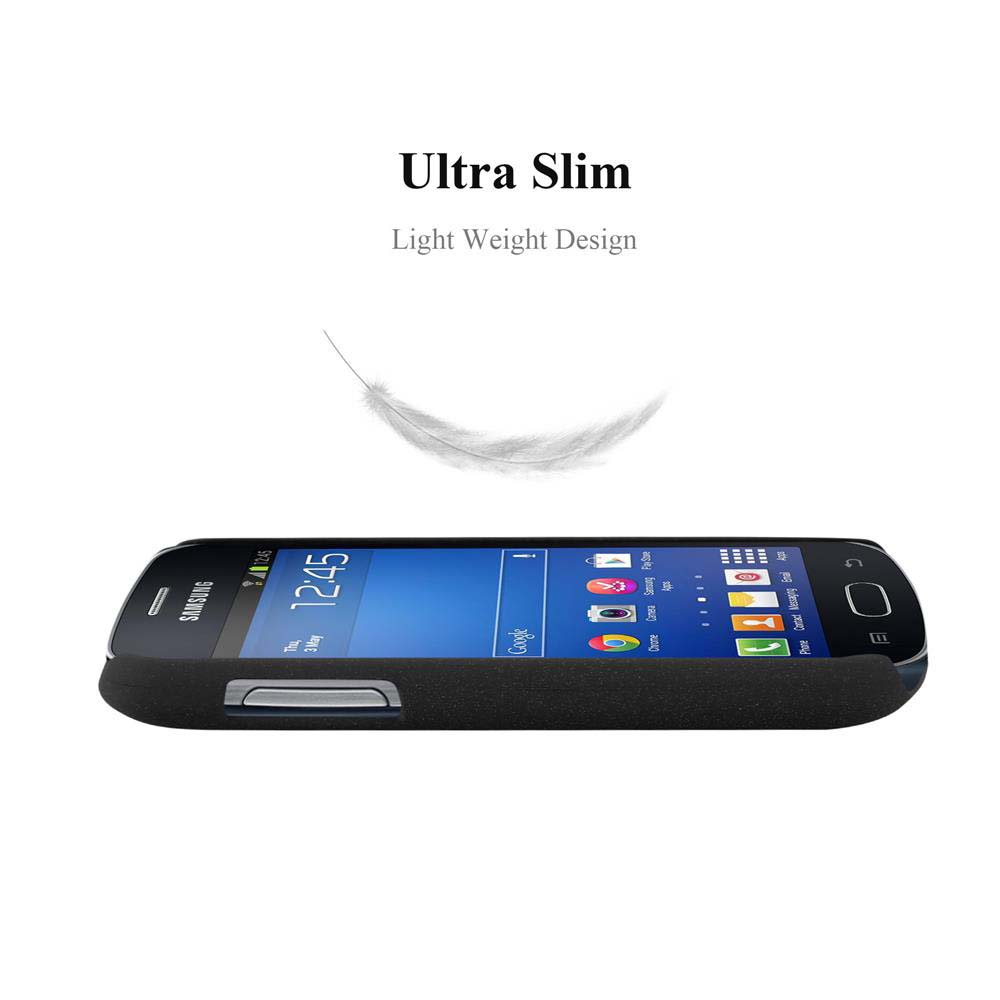 Un téléphone fin dans un étui noir, avec une plume blanche au-dessus, indiquant une conception légère.