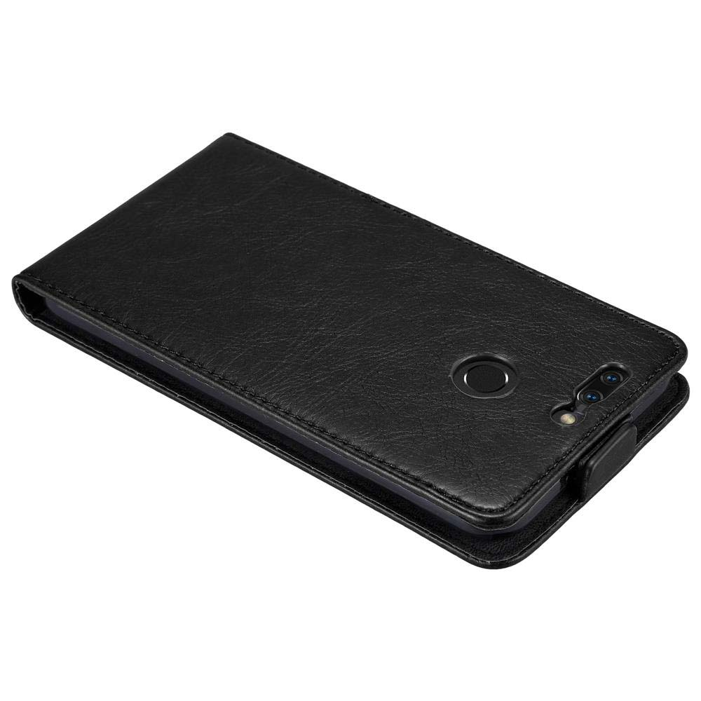 Schwarze Leder-Handyhülle, geschlossen, schräge Ansicht. Mit Kameraaussparung und Magnetverschluss.