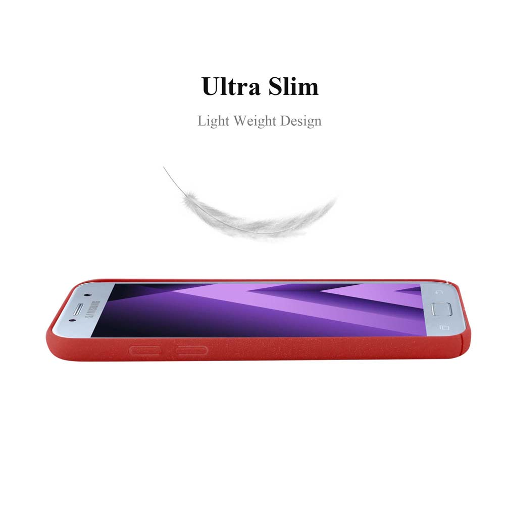 Eine rote Handyhülle liegt flach, mit einem Telefon darin. Eine Feder schwebt über dem Telefon.