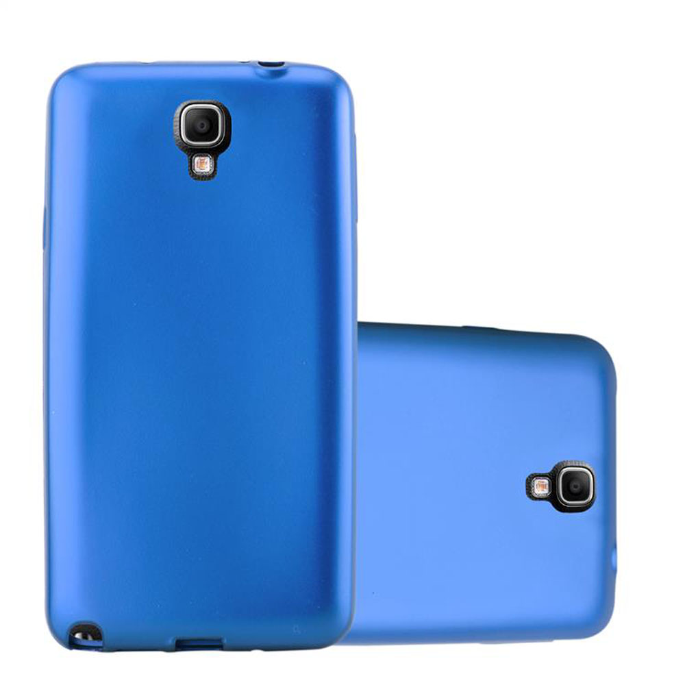 Custodia blu per telefono con ritagli per fotocamera e pulsanti. Un'altra su superficie bianca.