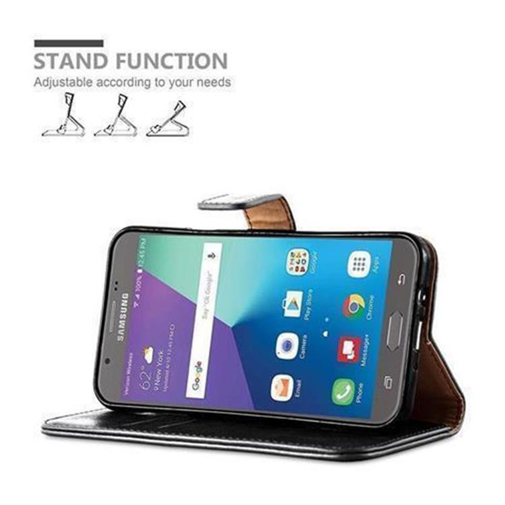 Ein Smartphone in einer braunen Lederhülle, geöffnet, um den Bildschirm freizugeben.