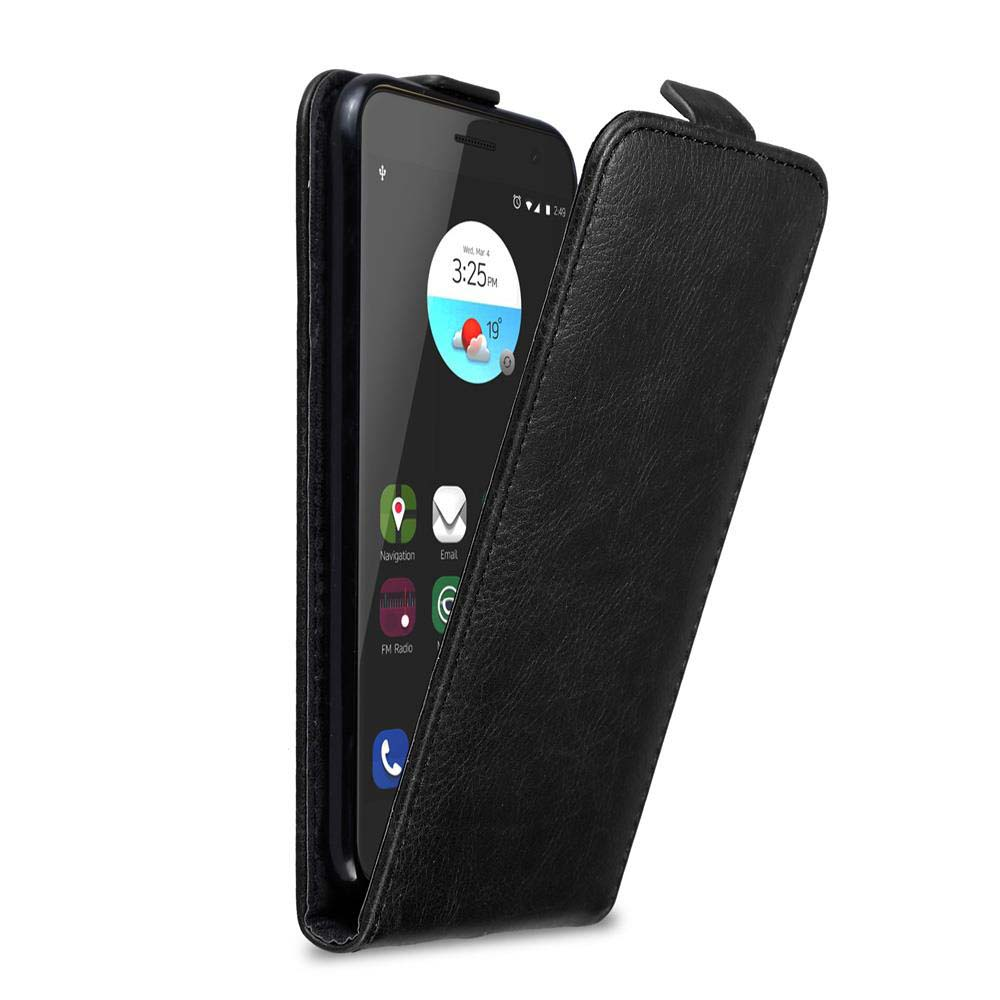 Smartphone negro en funda de cuero negro, parcialmente abierto, mostrando pantalla.