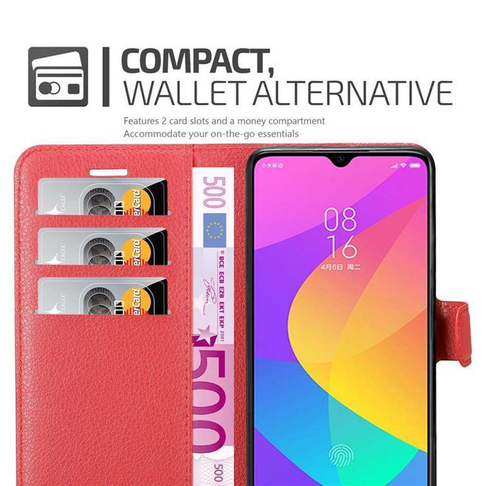 Un portafoglio rosso per telefono con carte di credito e una banconota da 500 euro, con un telefono che mostra l'ora.