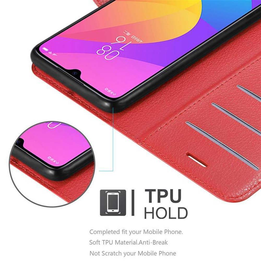 Custodia rossa aperta. Telefono dentro. Primo piano del telefono, mostrando schermo e TPU.