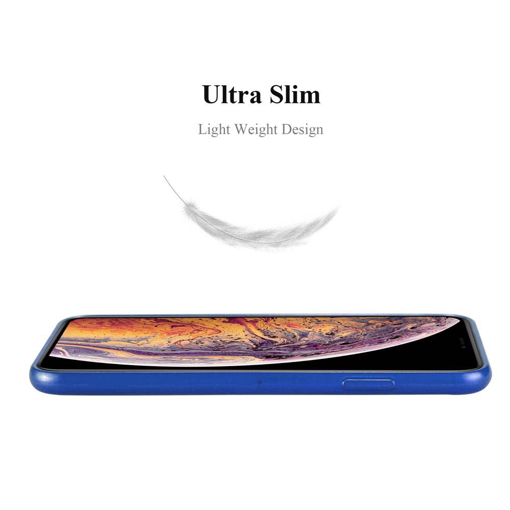 Una custodia blu per telefono su un telefono. Una piuma è sopra il telefono.