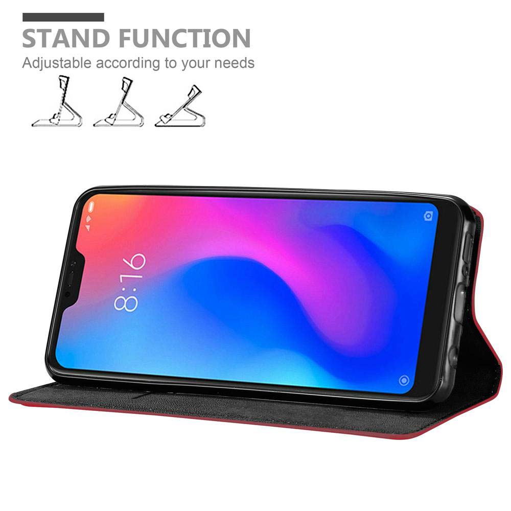 Telefono in custodia rossa, aperto, appoggiato come supporto. Il telefono mostra 8:16.