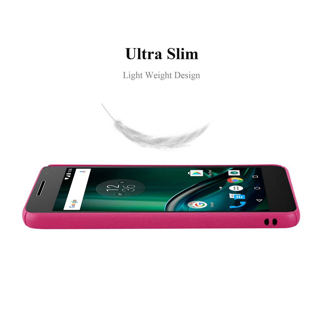 Telefono rosa in custodia rosa. Una piuma fluttua sopra il telefono.