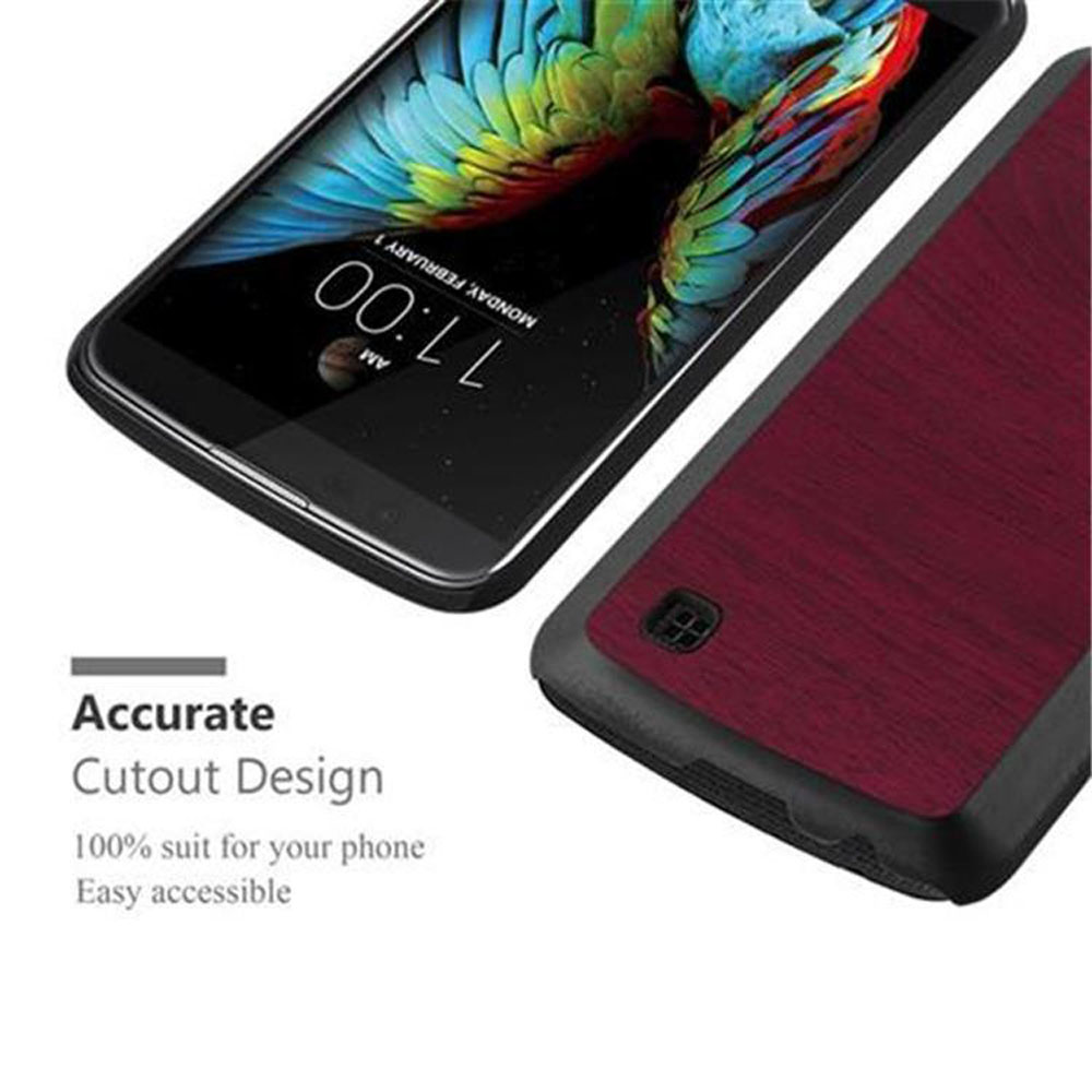 Telefono con sfondo colorato accanto a una custodia effetto legno. Testo in basso a sinistra.