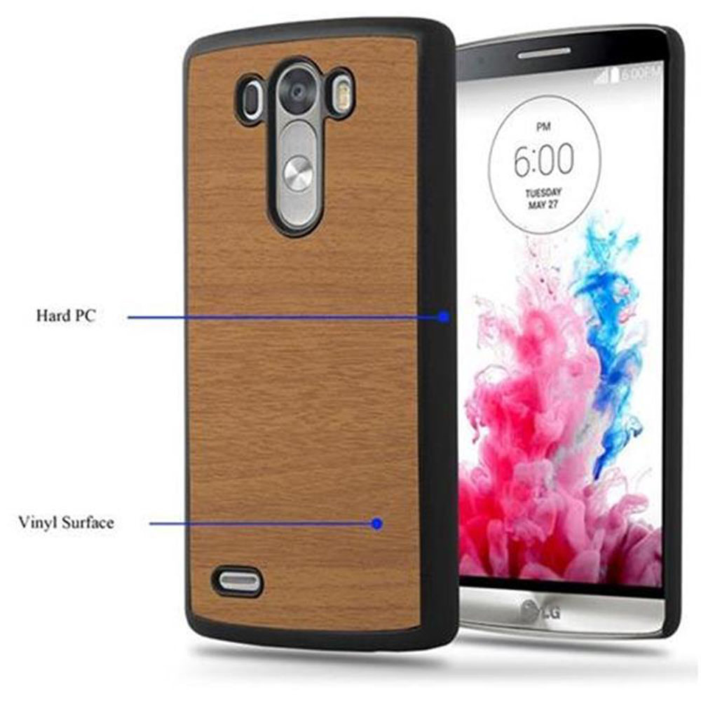 Una funda para teléfono hecha de madera y material negro. El teléfono está dentro de la funda y la pantalla es visible.
