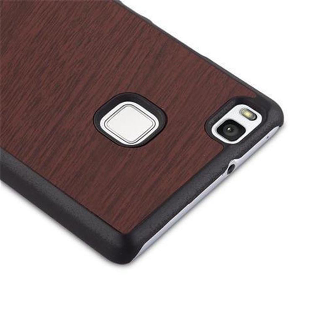 Custodia per telefono, texture venature legno scuro. Fotocamera e sensore impronte digitali visibili. Bordo nero.