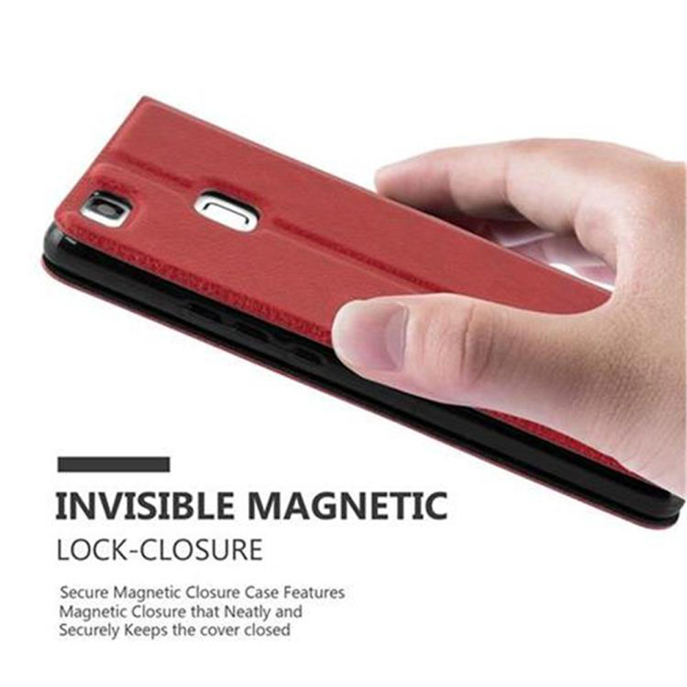 Mano che tiene una custodia rossa per telefono. Il testo recita: Chiusura magnetica invisibile.