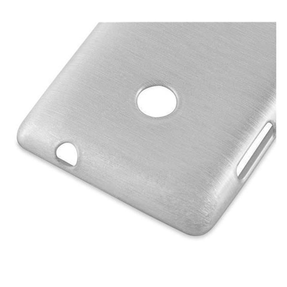 Eine silberne Handyhülle. Zeigt eine glatte, metallische Oberfläche mit Löchern für Kamera und Kopfhöreranschluss.
