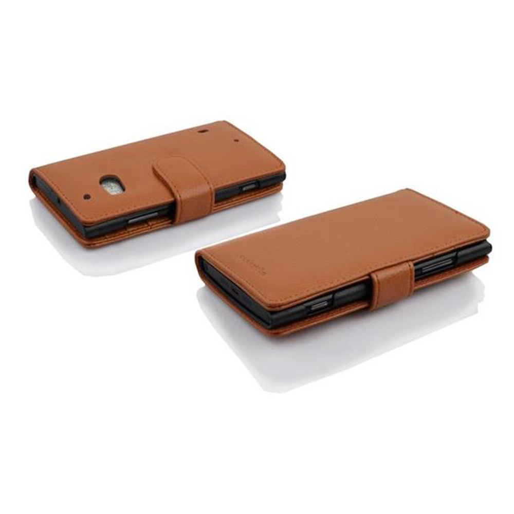 Due custodie per telefono in pelle marrone. Sono chiuse con una chiusura magnetica. La custodia ha un design cucito.