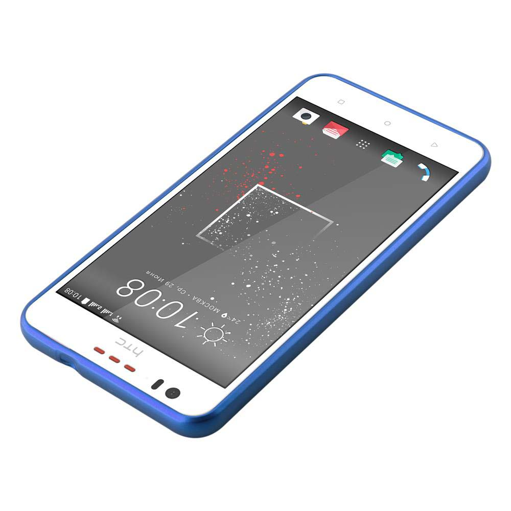 Un teléfono blanco con funda azul muestra un reloj y aplicaciones. El fondo es blanco.