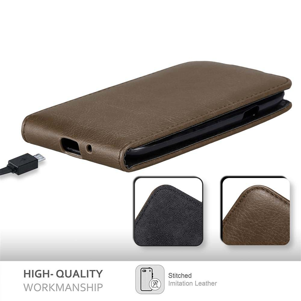 Braune Handyhülle mit USB-C-Kabel und Nahaufnahme der Nähte auf der Hülle.
