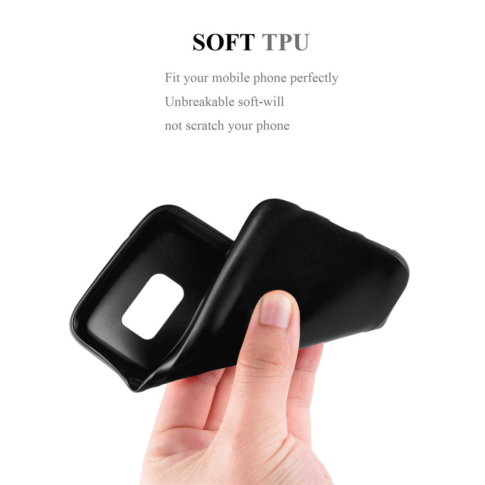Funda de teléfono negra. Mano sosteniendo la funda. Fondo blanco. Material TPU suave.