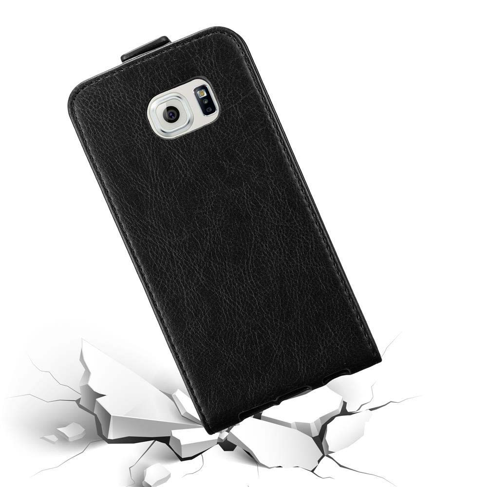 Schwarze Handyhülle mit Telefon auf weißem Untergrund. Die Hülle ist beschädigt, Telefon sichtbar.