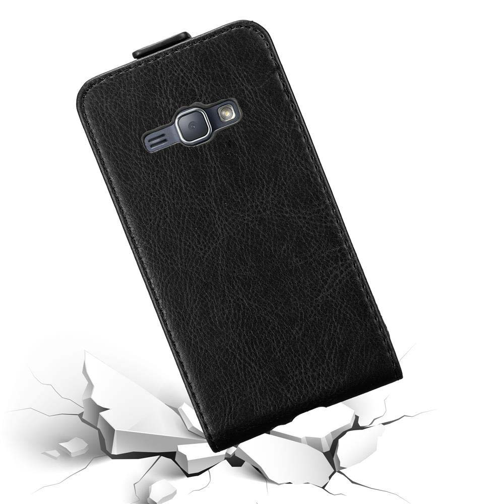 Eine schwarze Handyhülle mit einem Telefon darin. Die Hülle hat eine geschlossene Abdeckung.