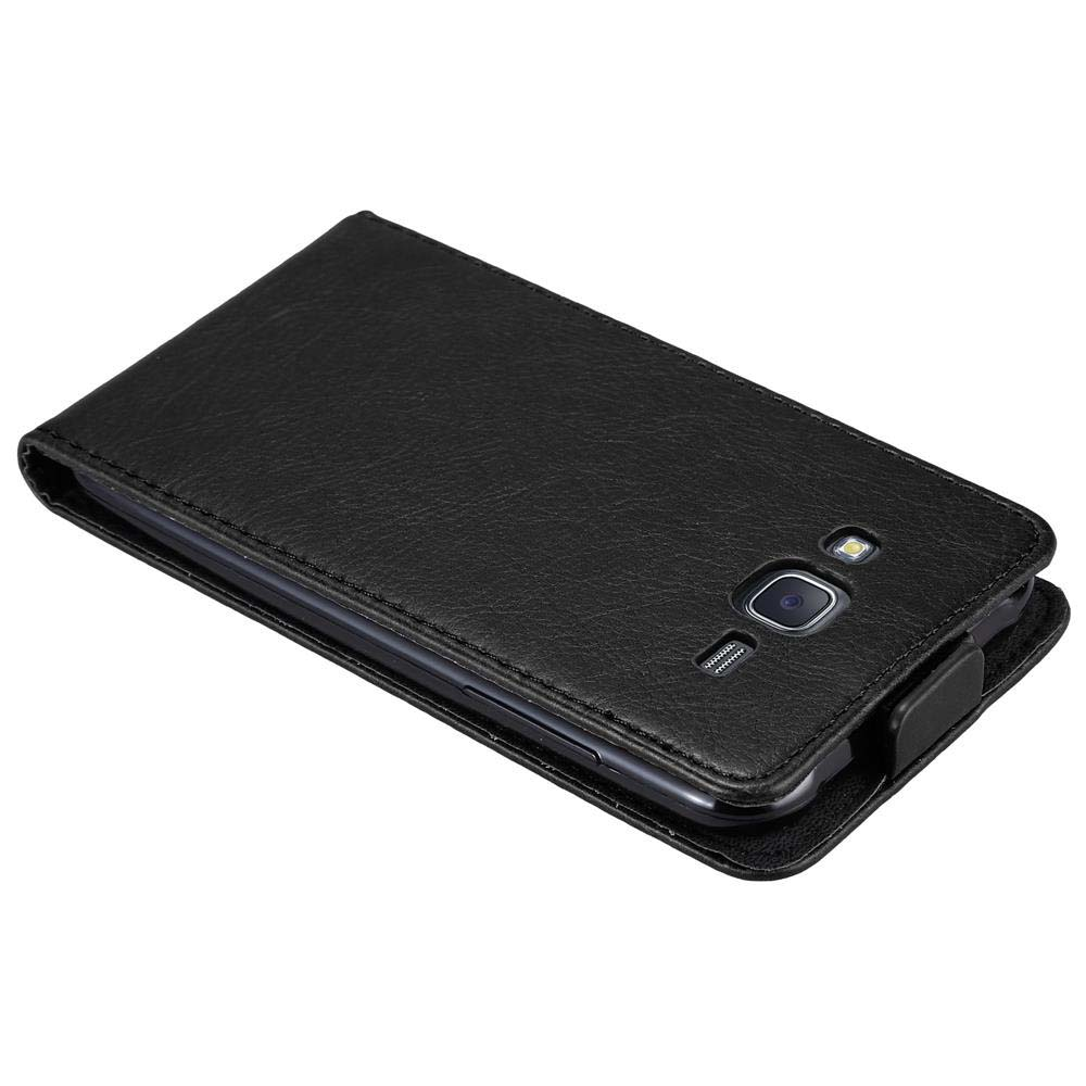 Schwarze Leder-Handyhülle, geöffnet, um das Telefon zu zeigen. Das Telefon ist schwarz, der Hintergrund ist weiß.