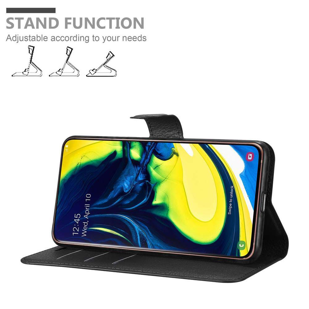 Custodia per telefono nera con funzione stand, che tiene un telefono che mostra l'ora e la data. Lo sfondo è bianco.