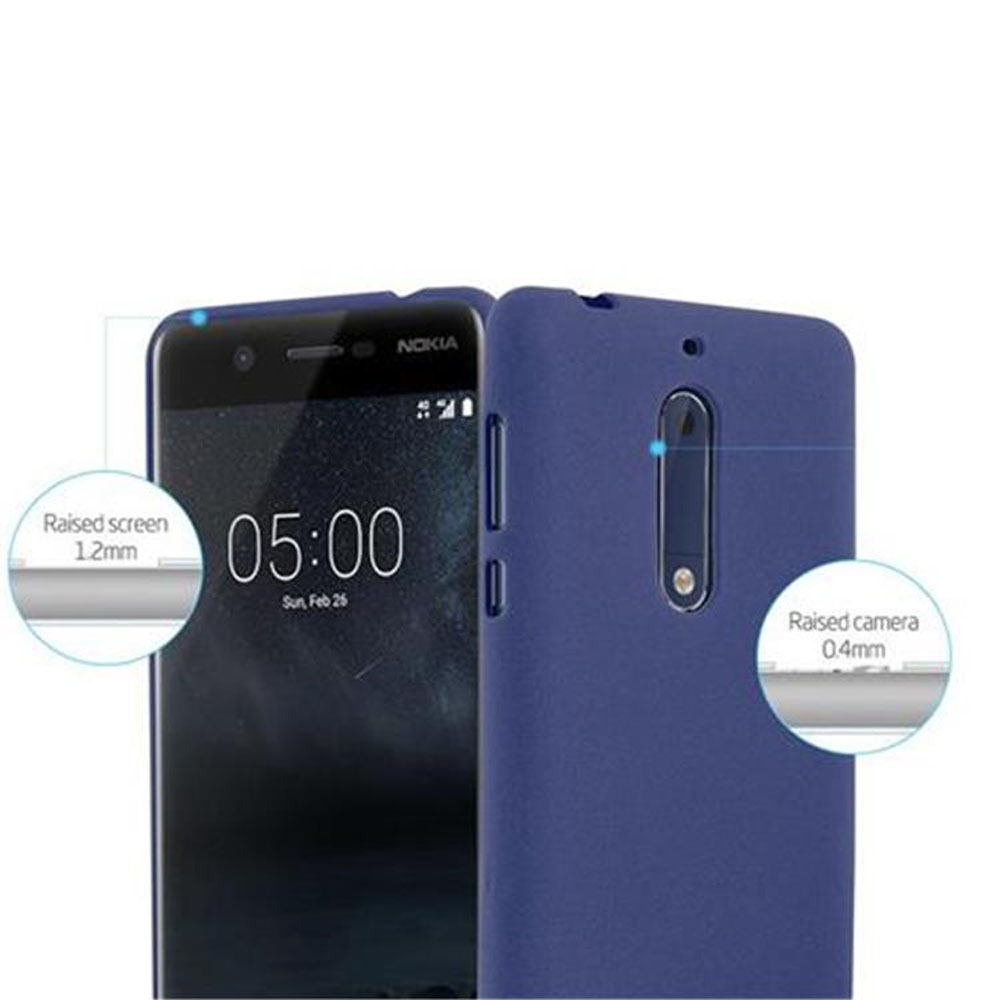 Due custodie blu per telefono. Una mostra l'ora e l'altra una vista laterale con fotocamera rialzata.