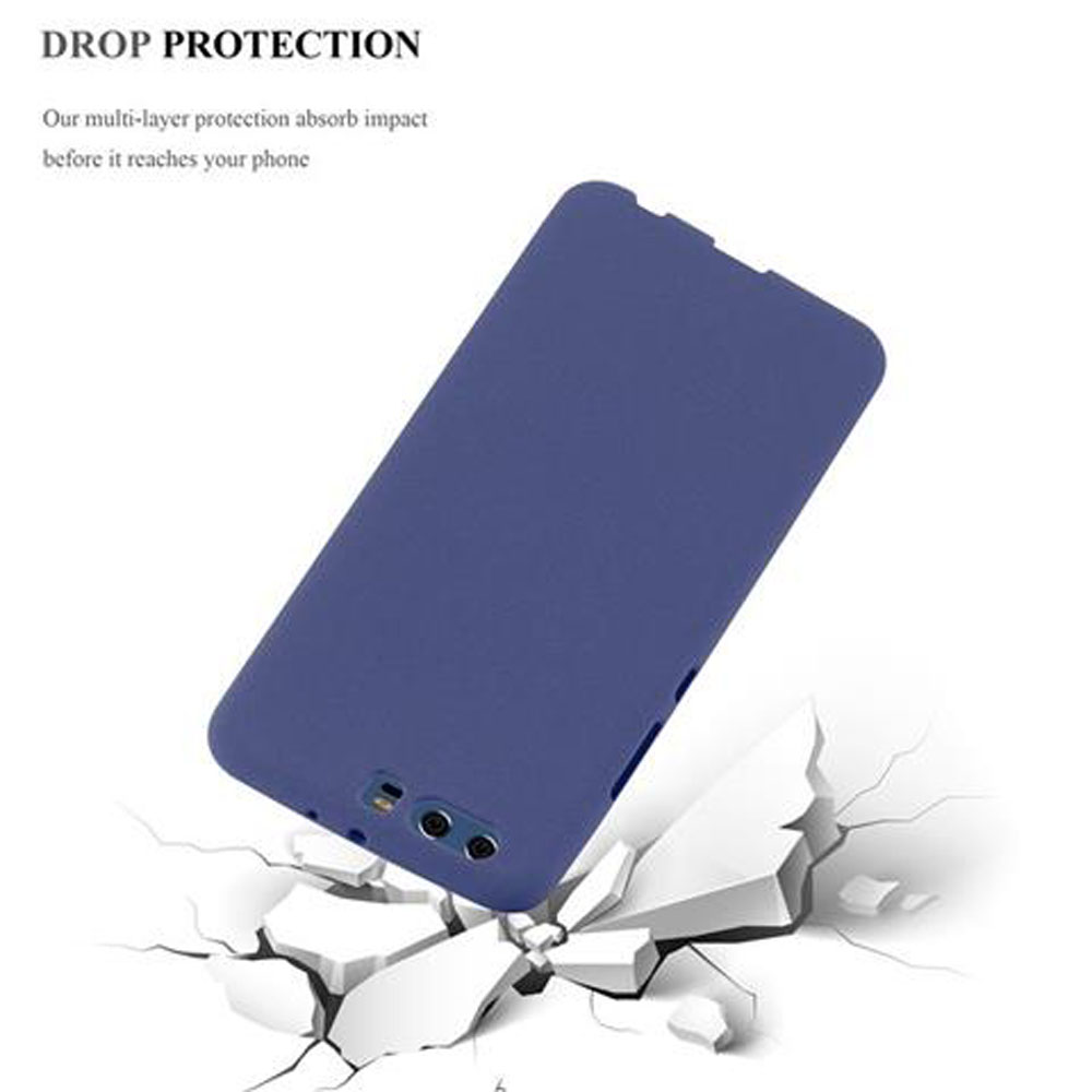 Custodia blu per telefono angolata sopra una superficie bianca fratturata. La custodia è blu con ritagli per la fotocamera.