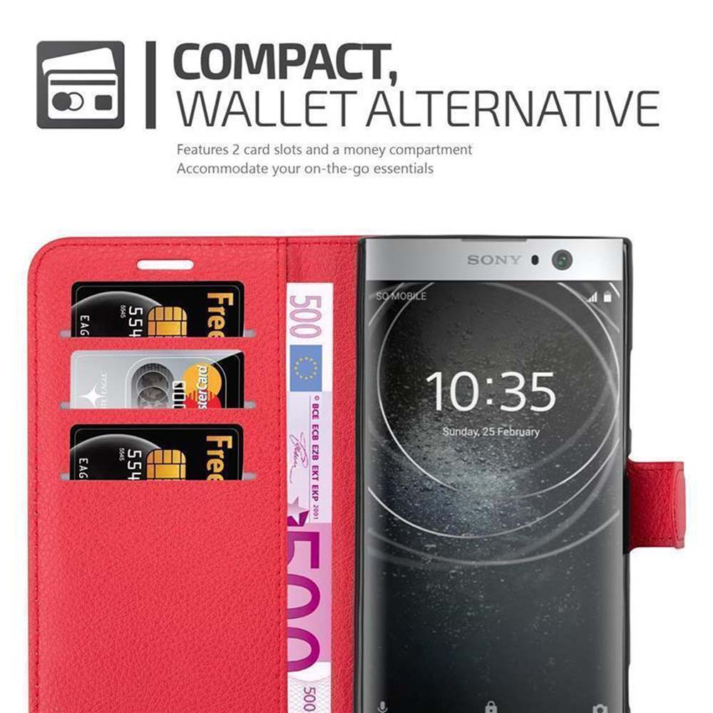 Custodia per telefono rossa con carte e denaro, e un telefono che mostra un'interfaccia con testo.