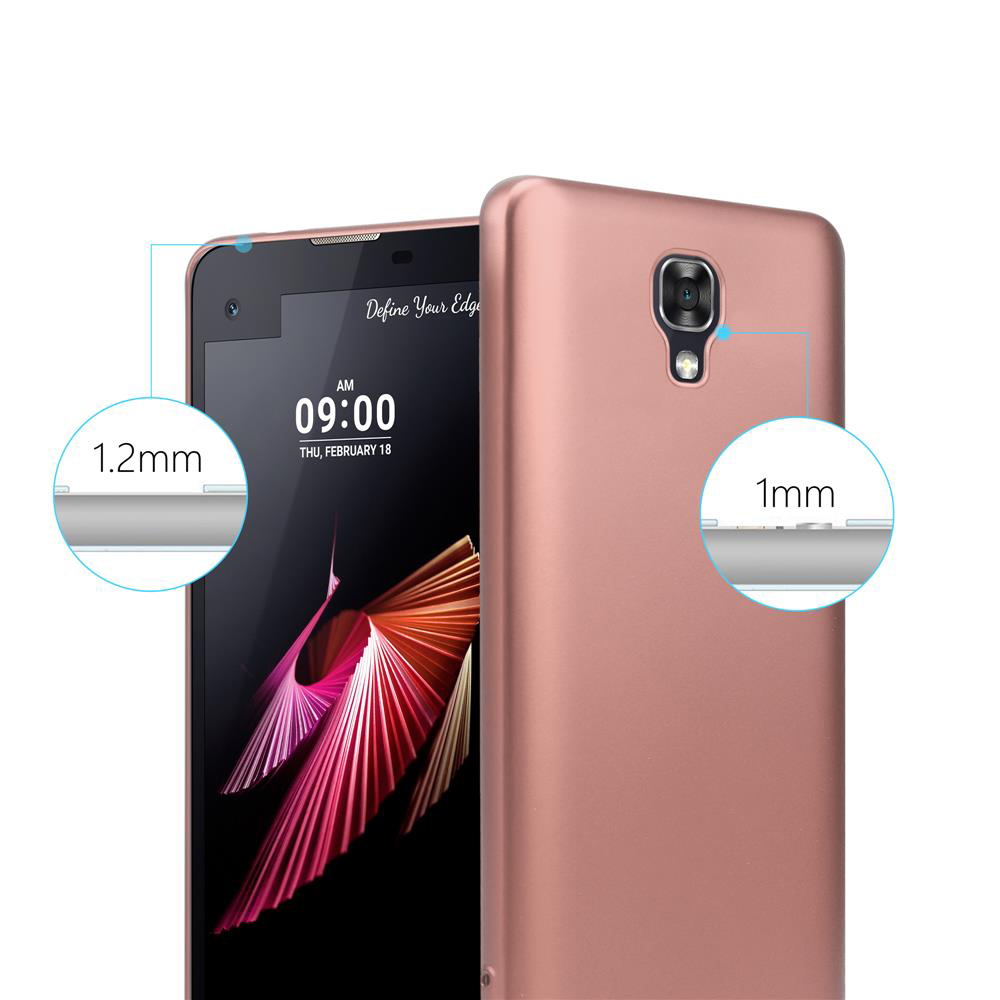Telefono e custodia, color oro rosa. Lo schermo mostra l'ora. Primo piano con dettagli spessore.