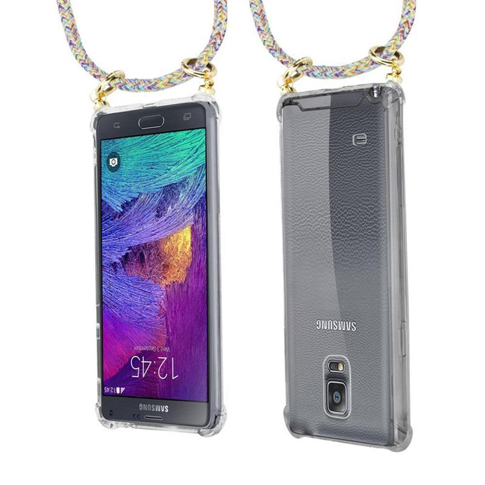 Telefono con cinturino. Il telefono è in una custodia trasparente e ha un cinturino colorato. Il cinturino è intorno al collo.