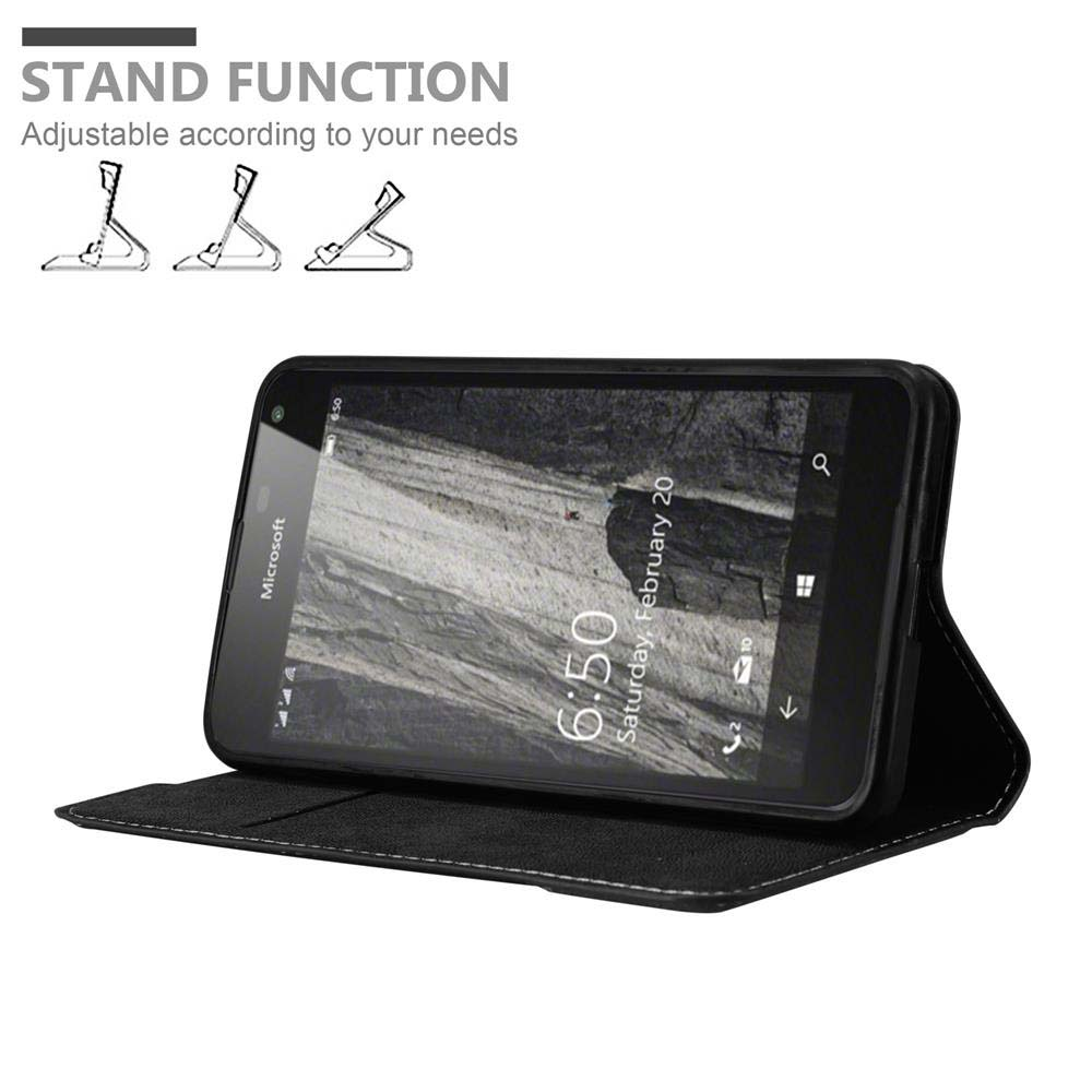 Teléfono negro en una funda, de pie. Texto: Stand Function, Adjustable according to your needs.