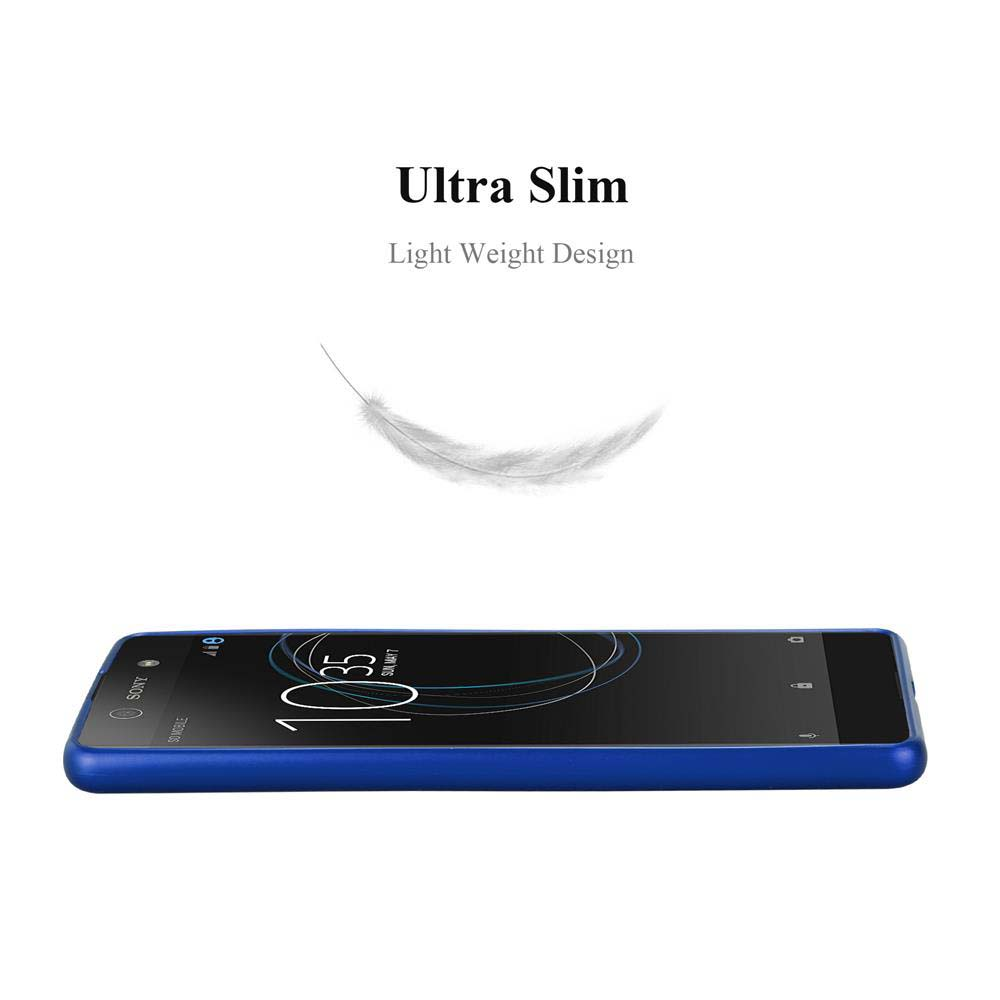 Un teléfono azul en una funda azul, plano. Una pluma blanca flota encima.