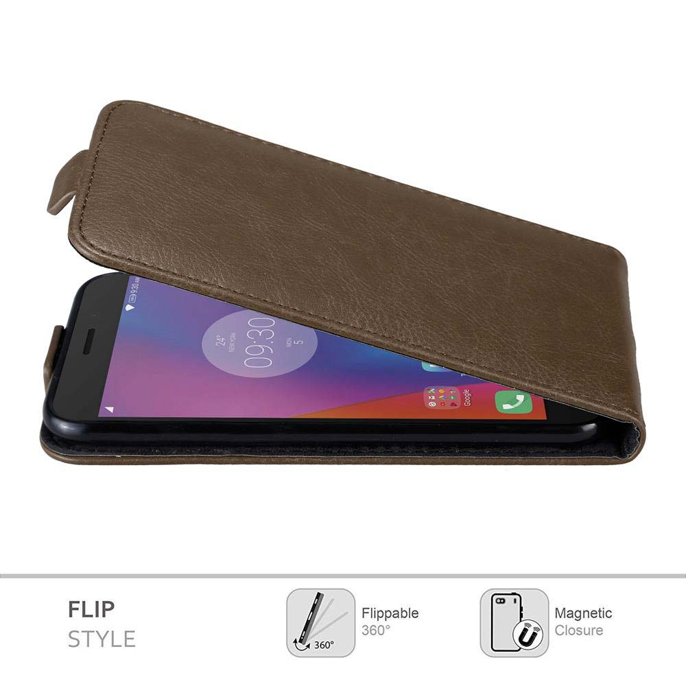 Braune Leder-Klapphülle. Das Telefon ist darin und zeigt die Uhrzeit auf dem Bildschirm.