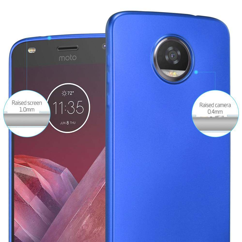 Funda de teléfono azul a la derecha y un teléfono negro que muestra la hora y la fecha en la pantalla.