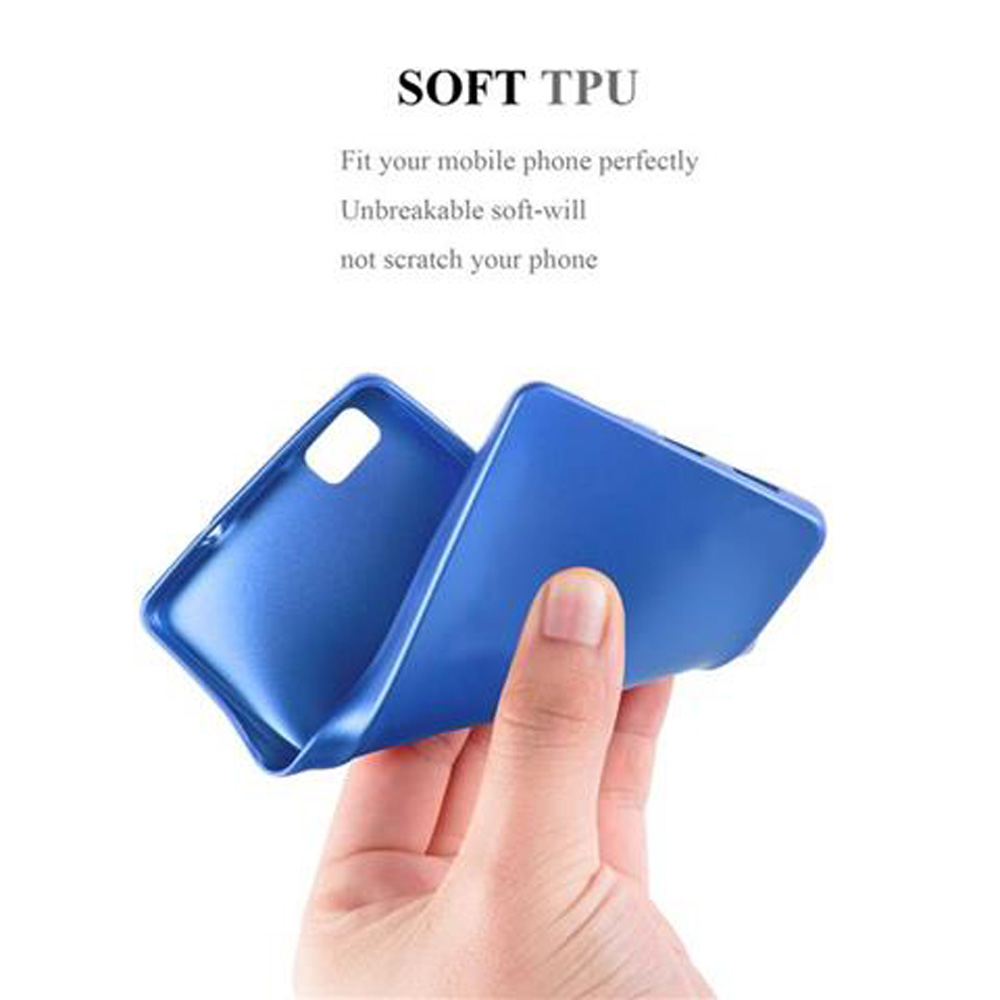 Una mano sostiene una funda azul para teléfono, mostrando el interior y el exterior.