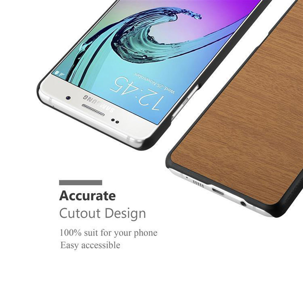 Un teléfono con pantalla y funda de madera. La pantalla muestra la hora. El texto dice diseño recortado. Blanco y negro.