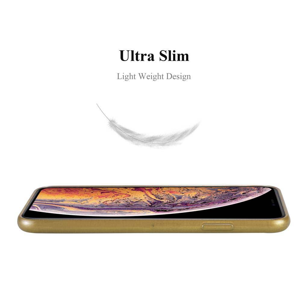 Telefon in einer goldenen Hülle. Leichtes Design. Eine Feder schwebt über dem Telefon.