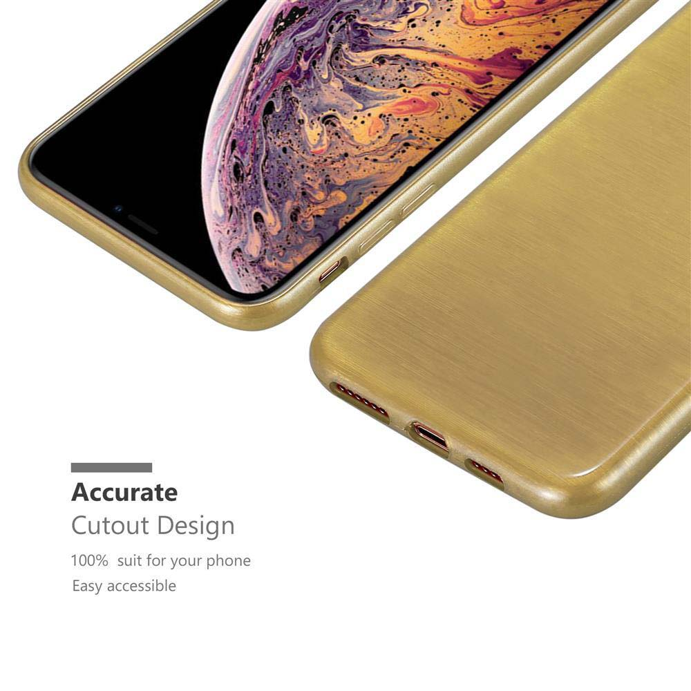 Eine Handyhülle mit Gold-Finish neben einem Telefon, Hervorhebung des Ausschnittdesigns.