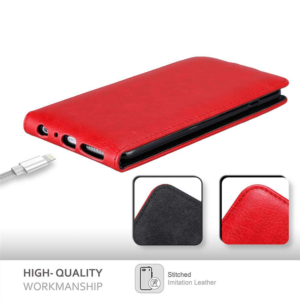 Custodia in pelle rossa con telefono, cavo lightning e dettaglio cuciture.