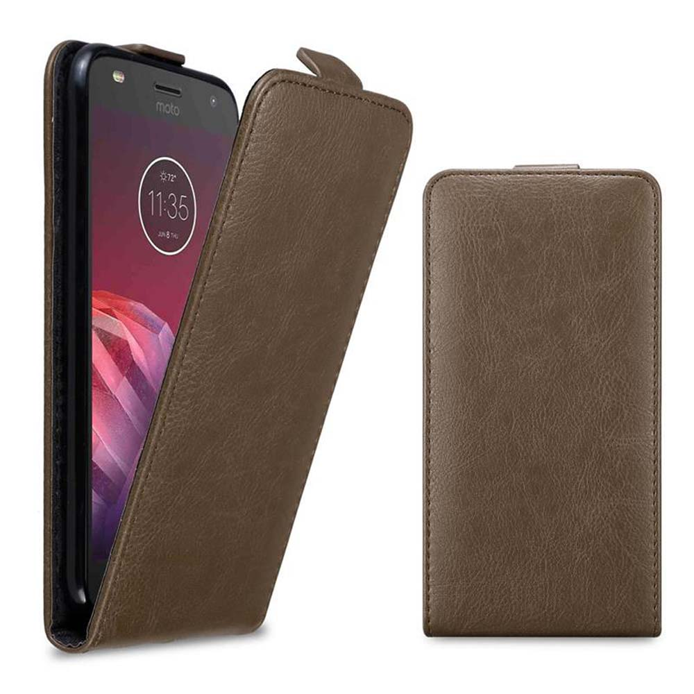 Funda marrón para teléfono con un teléfono dentro. La funda está abierta y junto a otra funda.