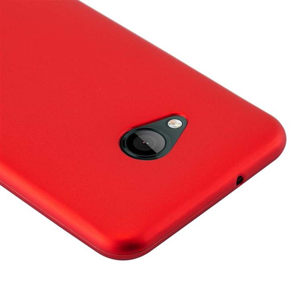 Un primo piano del retro di un telefono rosso con l'obiettivo della fotocamera visibile.
