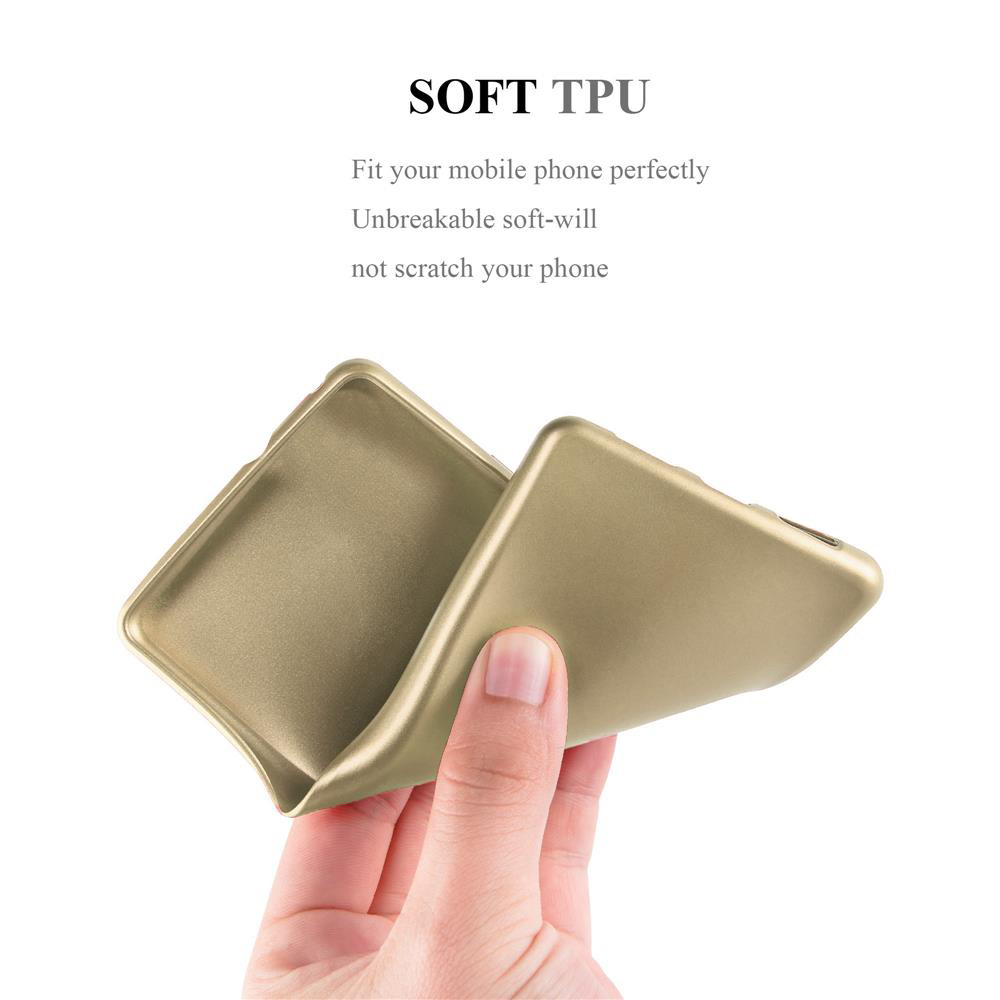 Mano sosteniendo una funda dorada para teléfono. Fondo blanco con texto sobre TPU suave.