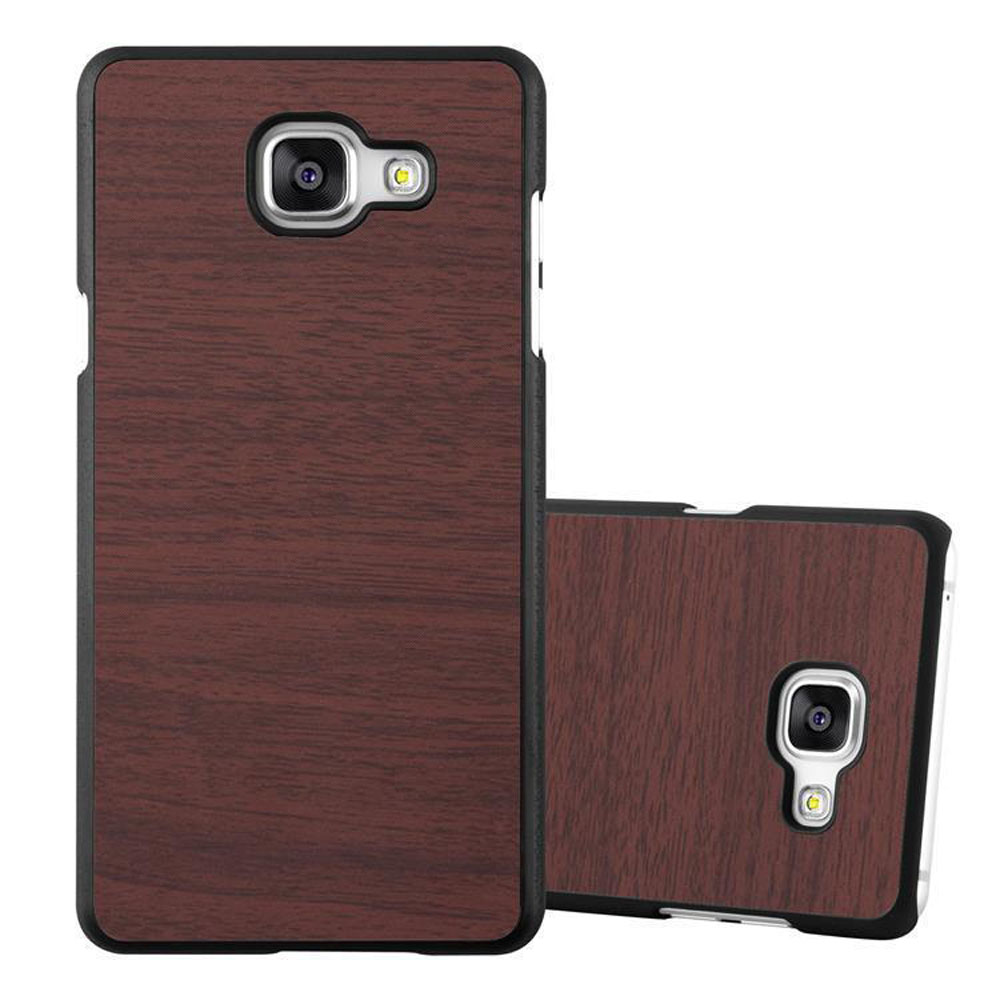 Dos fundas marrones para teléfono. Una funda está en el teléfono, la otra está separada.