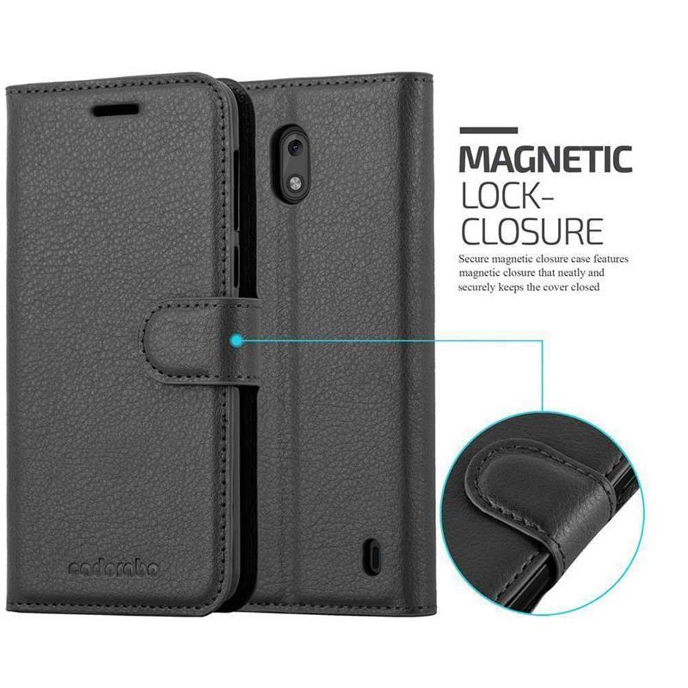 Custodia per telefono, nera, chiusa con chiusura magnetica. Primo piano del telefono e della custodia.