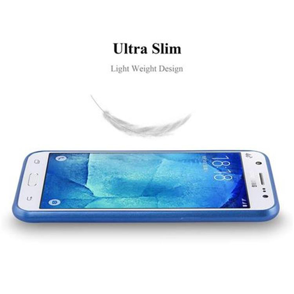 Un telefono in una custodia blu. Una piuma sopra il telefono. Lo schermo mostra un'immagine blu.