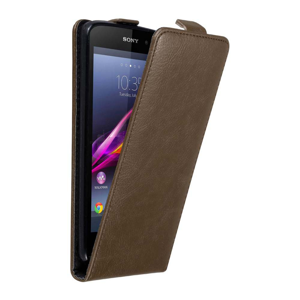 Braune Handyhülle mit Telefon darin. Der Telefonbildschirm zeigt Uhrzeit und App-Symbole.