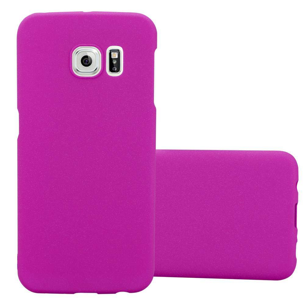 Due custodie per telefono magenta. Una custodia è sopra l'altra. Entrambe hanno un'apertura per la fotocamera.