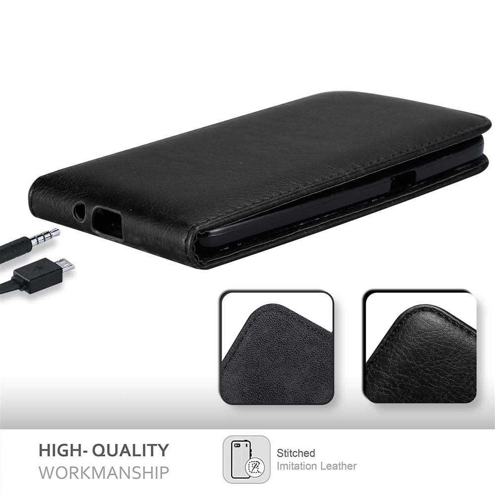 Funda negra para teléfono. Cable de carga al lado. Cuero de imitación cosido.