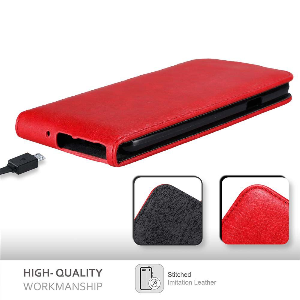 Rote Leder-Handyhülle, geschlossen. Zeigt USB-Anschluss. Text: Hochwertige Verarbeitung. Genähtes Kunstleder.