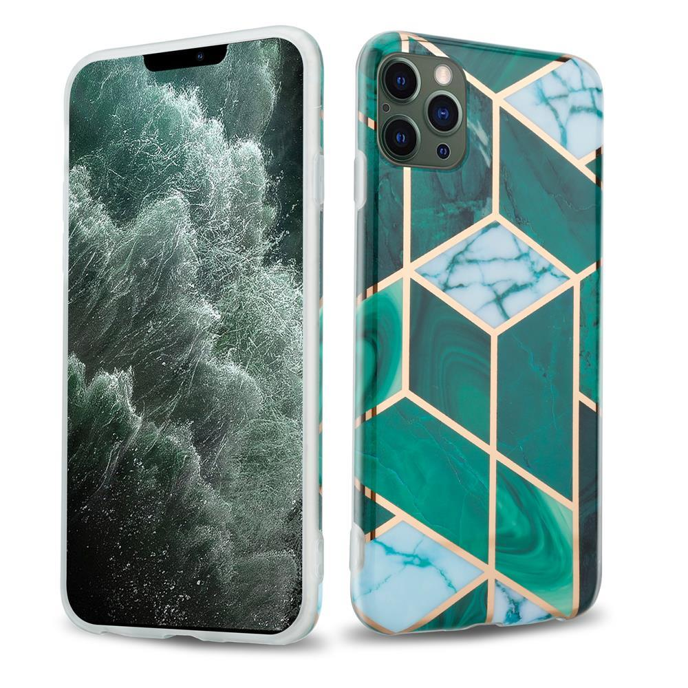 Handyhülle mit grünem Marmor- und Golddesign. Die Hülle ist auf dem Telefon.