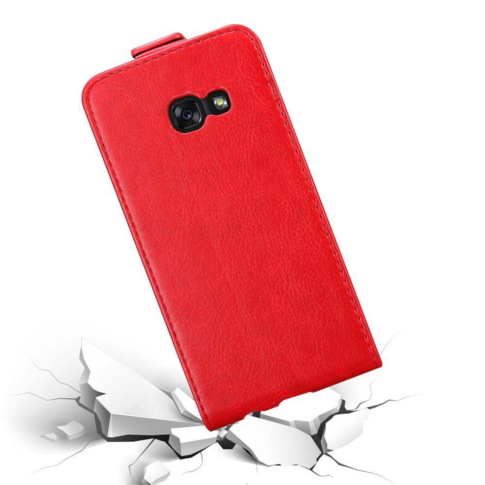 Custodia rossa, angolata, su sfondo bianco, con crepe sul terreno.